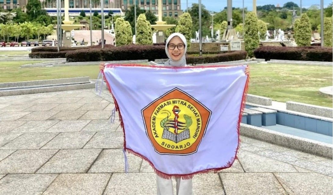 Salwa Dwi Fita Sari Wakili Akademi Farmasi Mitra Sehat Mandiri Sidoarjo di SMI Youth Exchange 2025